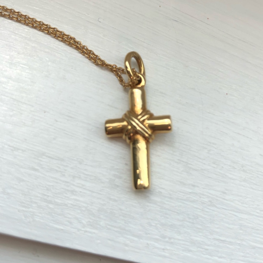 Beautiful 18K YG Cross Necklace